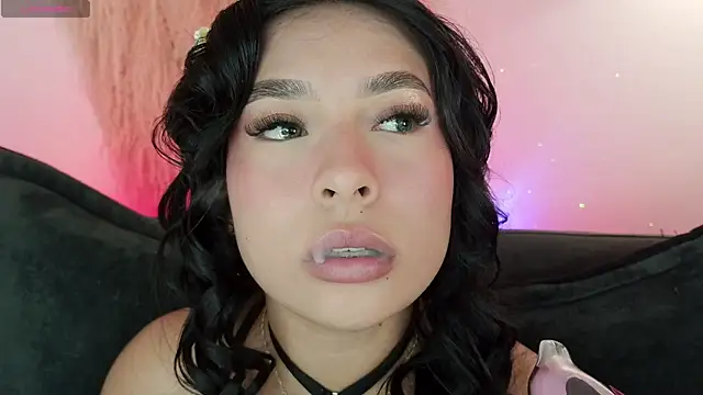 Snapshot of mia_roux1 chatting on June 14, 2026, 9:28 pm mia roux1 online show from June 14, 2026, 9:28 pm