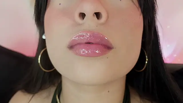 Snapshot of mia_roux1 chatting on June 24, 2026, 11:15 pm mia roux1 online show from June 24, 2026, 11:15 pm