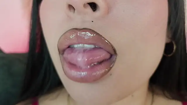 Snapshot of mia_roux1 chatting on July 1, 2026, 11:26 pm mia roux1 online show from July 1, 2026, 11:26 pm