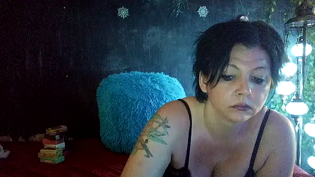 MorgannaVamp online show from May 28, 2026, 7:49 am