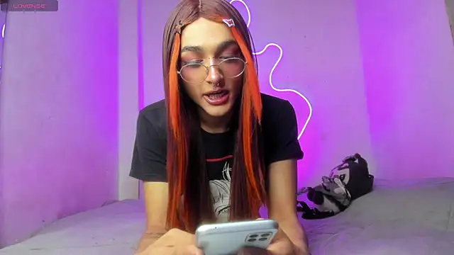 Mika  velvet online show from October 27, 2025, 10:14 pm