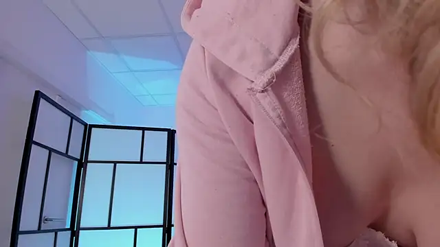 Snapshot of Synrix chatting on October 23, 2025, 6:34 am Synrix online show from October 23, 2025, 6:34 am