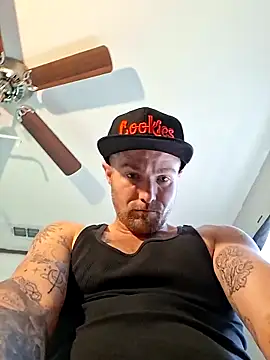 DadDDick925 online show from October 23, 2025, 10:52 pm