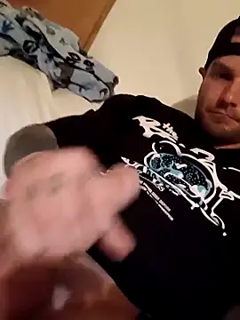 Snapshot of DadDDick925 chatting on November 21, 2025, 10:03 am DadDDick925 online show from November 21, 2025, 10:03 am