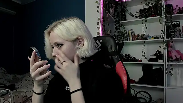 Holy Mistress S online show from November 8, 2025, 9:31 am