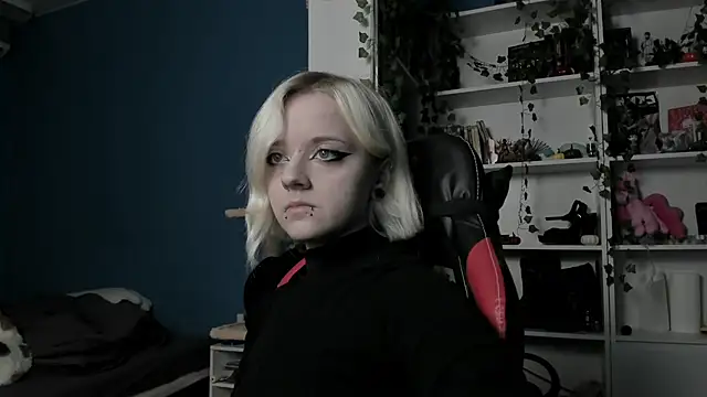 Holy Mistress S online show from November 23, 2025, 9:42 am