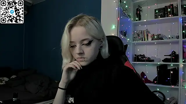 Holy Mistress S online show from December 14, 2025, 10:31 am