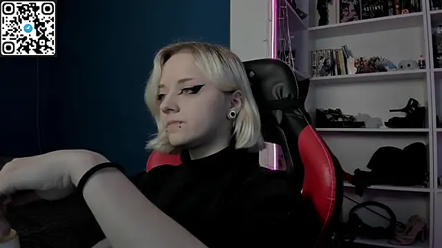 Holy Mistress S online show from January 10, 2026, 10:06 am