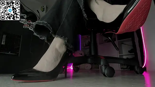 Holy Mistress S online show from May 14, 2026, 8:21 am
