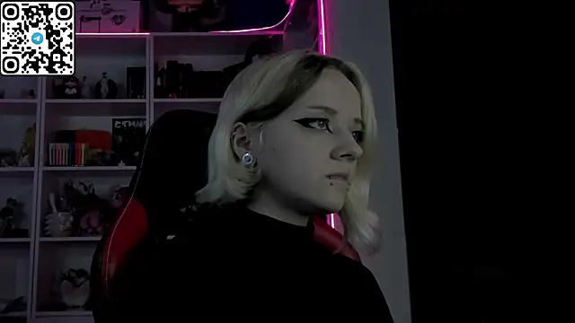 Holy Mistress S online show from May 22, 2026, 9:37 am