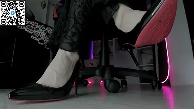 Holy Mistress S online show from June 25, 2026, 7:35 am