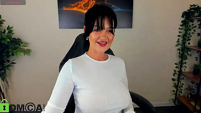 Sara Devills online show from April 18, 2026, 8:40 am