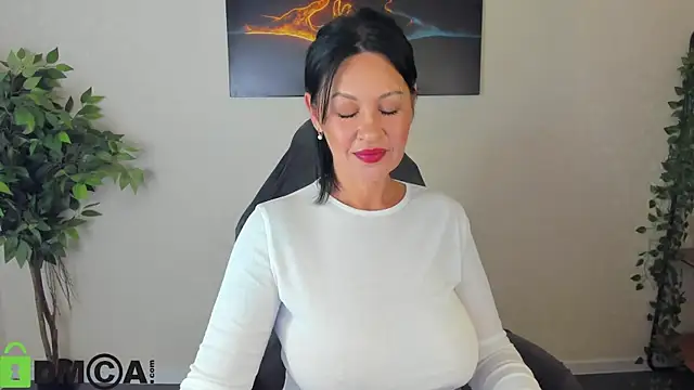 Sara Devills online show from June 26, 2026, 1:10 am