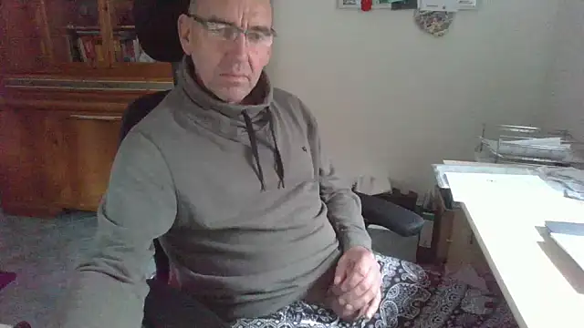 Snapshot of Lutzi1970 chatting on November 21, 2025, 10:58 am Lutzi1970 online show from November 21, 2025, 10:58 am