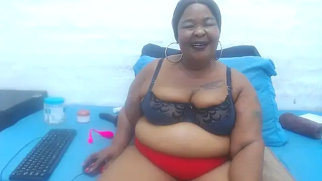 MatureMilfxxx online show from April 25, 2026, 4:37 pm