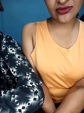 Snapshot of CoupleShow_432 chatting on November 30, 2025, 4:33 pm CoupleShow 432 online show from November 30, 2025, 4:33 pm