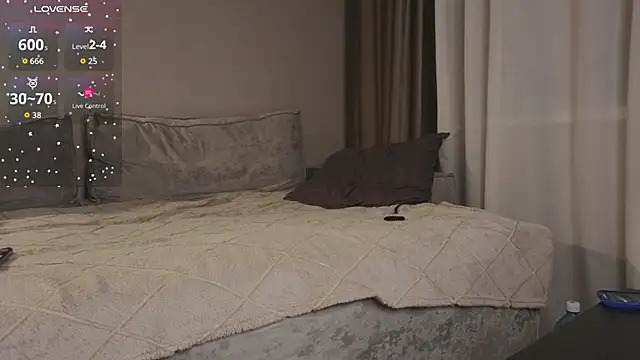 Snapshot of Kate_James chatting on November 26, 2025, 1:28 am Kate James online show from November 26, 2025, 1:28 am