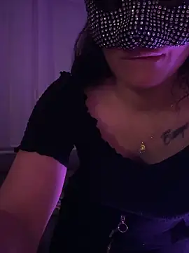 Snapshot of _isadora chatting on February 11, 2026, 6:13 pm isadora online show from February 11, 2026, 6:13 pm