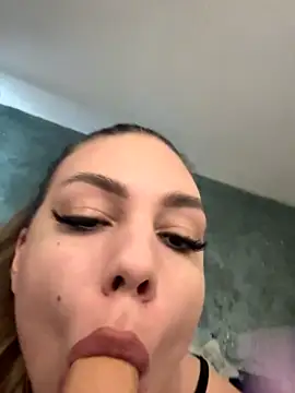 KittenKarlla online show from October 25, 2025, 2:13 pm