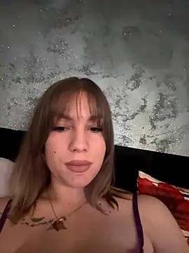 KittenKarlla online show from November 22, 2025, 8:41 pm