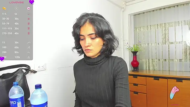 Snapshot of chloehanna chatting on November 24, 2025, 6:07 pm chloehanna online show from November 24, 2025, 6:07 pm