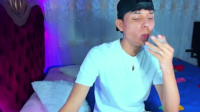 Snapshot of boyswantingplay chatting on March 11, 2026, 11:22 pm boyswantingplay online show from March 11, 2026, 11:22 pm