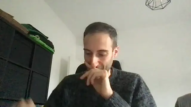 Snapshot of LukaShyGuy chatting on December 16, 2025, 1:05 pm LukaShyGuy online show from December 16, 2025, 1:05 pm