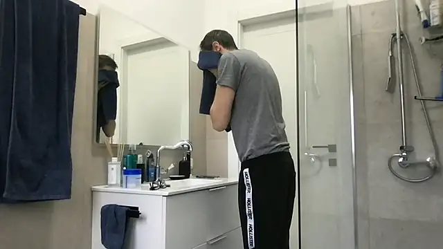 Snapshot of LukaShyGuy chatting on January 6, 2026, 7:34 am LukaShyGuy online show from January 6, 2026, 7:34 am