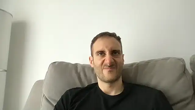 Snapshot of LukaShyGuy chatting on April 19, 2026, 12:15 pm LukaShyGuy online show from April 19, 2026, 12:15 pm