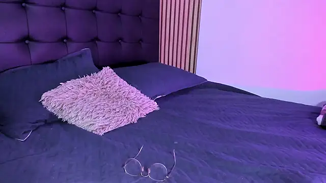 Snapshot of Scarlet_DLuce chatting on October 31, 2025, 5:58 pm Scarlet DLuce online show from October 31, 2025, 5:58 pm