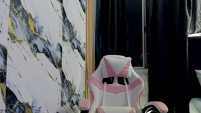 Snapshot of Scarlet_DLuce chatting on November 7, 2025, 11:05 pm Scarlet DLuce online show from November 7, 2025, 11:05 pm