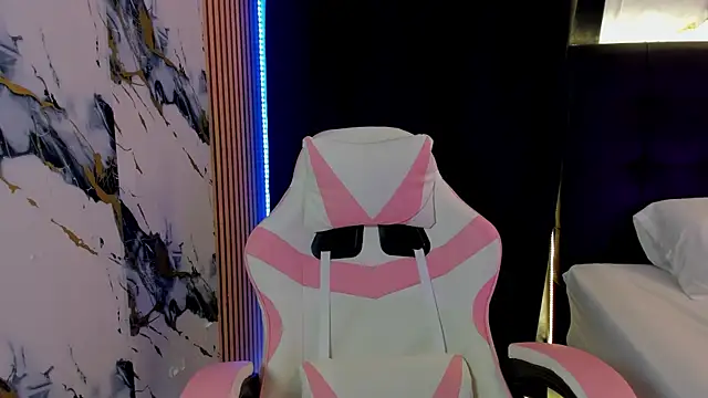 Snapshot of Scarlet_DLuce chatting on November 26, 2025, 9:10 am Scarlet DLuce online show from November 26, 2025, 9:10 am