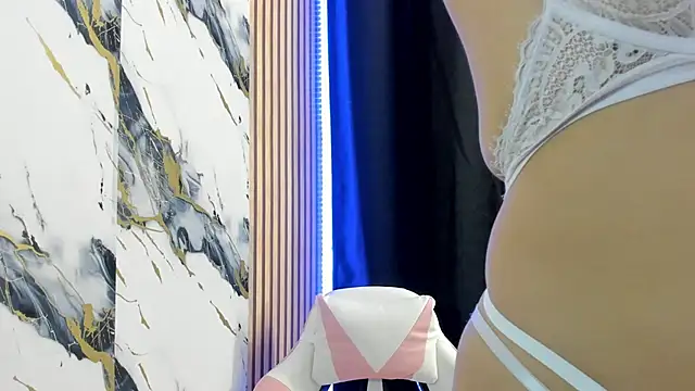 Snapshot of Scarlet_DLuce chatting on November 28, 2025, 9:12 am Scarlet DLuce online show from November 28, 2025, 9:12 am