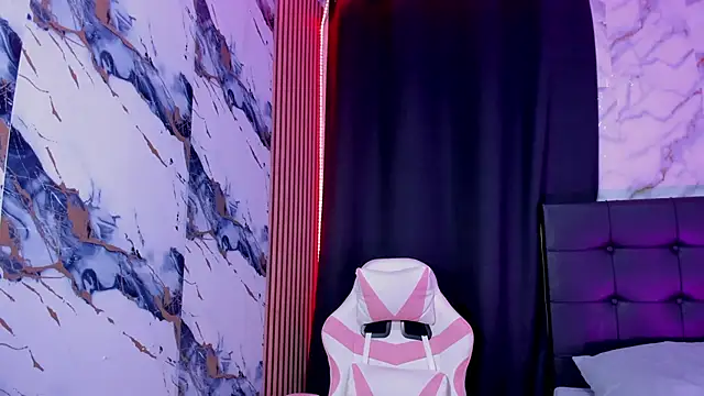 Scarlet DLuce online show from February 12, 2026, 9:04 am