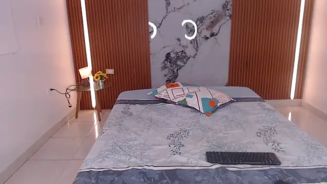 rosselyn  online show from February 20, 2026, 12:05 pm