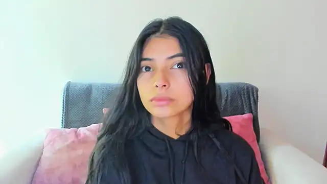 Snapshot of miadaviesx chatting on November 16, 2025, 12:55 pm miadaviesx online show from November 16, 2025, 12:55 pm