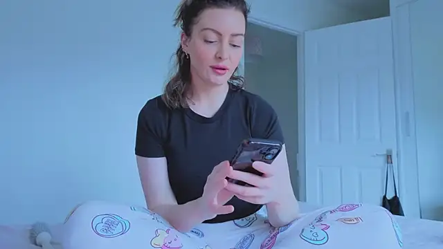 Lovelavender  online show from February 6, 2026, 2:53 pm