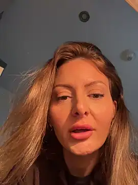 Snapshot of Lovelavender_ chatting on May 11, 2026, 12:33 pm Lovelavender online show from May 11, 2026, 12:33 pm
