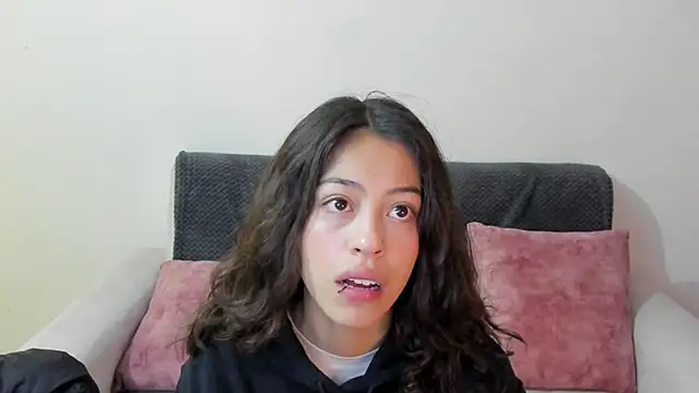 Snapshot of emily_jonessxx chatting on December 2, 2025, 11:37 am emily jonessxx online show from December 2, 2025, 11:37 am