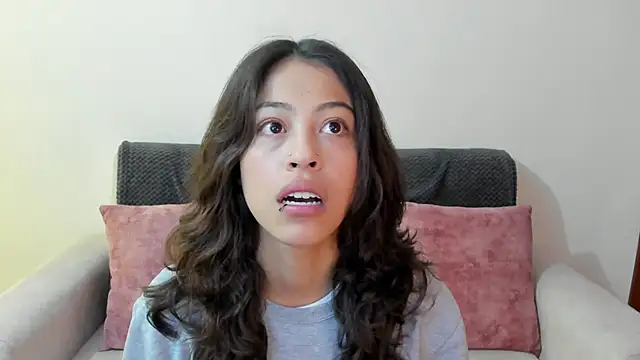 Snapshot of emily_jonessxx chatting on December 5, 2025, 1:31 pm emily jonessxx online show from December 5, 2025, 1:31 pm