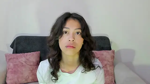 Snapshot of emily_jonessxx chatting on December 15, 2025, 1:48 pm emily jonessxx online show from December 15, 2025, 1:48 pm