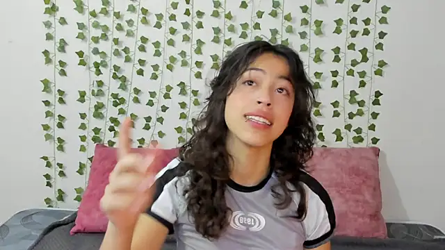 Snapshot of emily_jonessxx chatting on December 22, 2025, 12:02 pm emily jonessxx online show from December 22, 2025, 12:02 pm