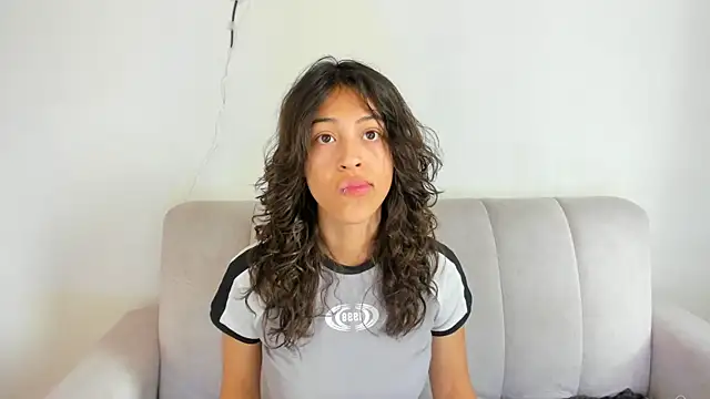 Snapshot of emily_jonessxx chatting on January 11, 2026, 4:45 pm emily jonessxx online show from January 11, 2026, 4:45 pm