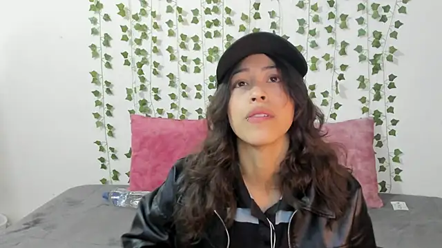 Snapshot of emily_jonessxx chatting on January 15, 2026, 4:44 pm emily jonessxx online show from January 15, 2026, 4:44 pm