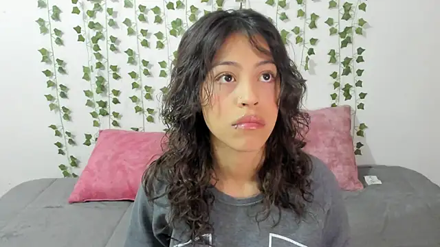 Snapshot of emily_jonessxx chatting on January 17, 2026, 3:28 pm emily jonessxx online show from January 17, 2026, 3:28 pm