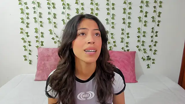 Snapshot of emily_jonessxx chatting on February 13, 2026, 6:15 pm emily jonessxx online show from February 13, 2026, 6:15 pm