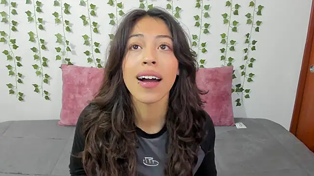 Snapshot of emily_jonessxx chatting on February 28, 2026, 3:13 pm emily jonessxx online show from February 28, 2026, 3:13 pm