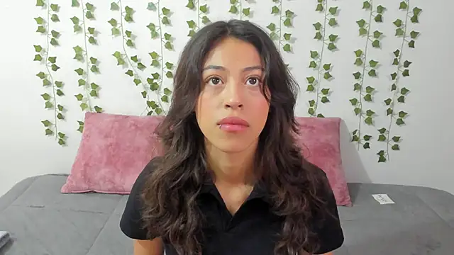 Snapshot of emily_jonessxx chatting on March 2, 2026, 4:47 pm emily jonessxx online show from March 2, 2026, 4:47 pm