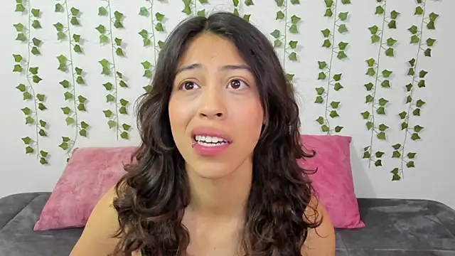 Snapshot of emily_jonessxx chatting on March 8, 2026, 3:49 pm emily jonessxx online show from March 8, 2026, 3:49 pm