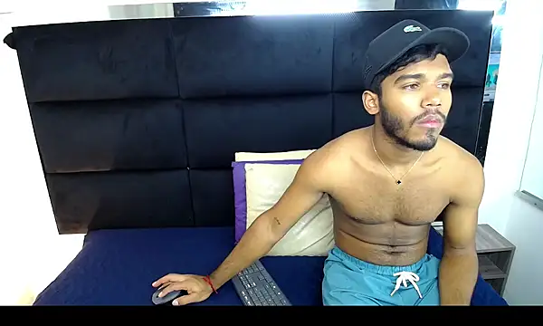 Snapshot of CamiloBuck chatting on November 16, 2025, 5:13 am CamiloBuck online show from November 16, 2025, 5:13 am